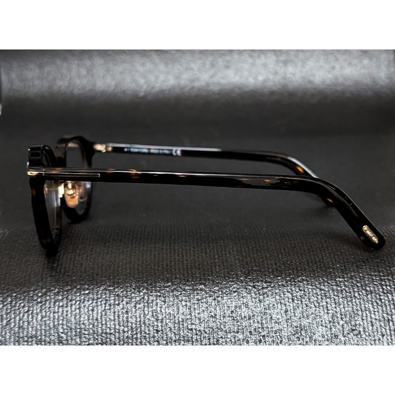 日本限定「TOMFORD」細身だから「T」が際立つ上品モデル、伊達メガネ