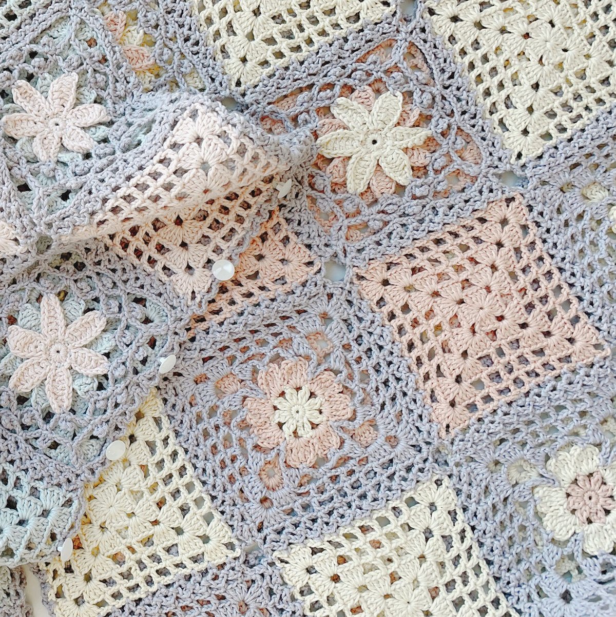 編み図】FOOD TEXTILE 春の花モチーフクッションカバー | スキー 編み図】FOOD TEXTILE 春の花モチーフクッションカバー | スキー