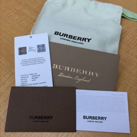 BURBERRY バーバリー 80229081 ミニ財布 3つ折り財布 ブラック 札入れ カード入れ 牛革 ロゴ グラフィック 【完売】