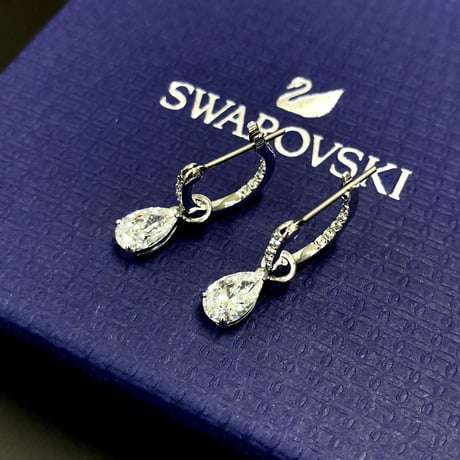 【送料がお得】SWAROVSKI スワロフスキー Attract  2WAY フープピアス  5563119【完売】