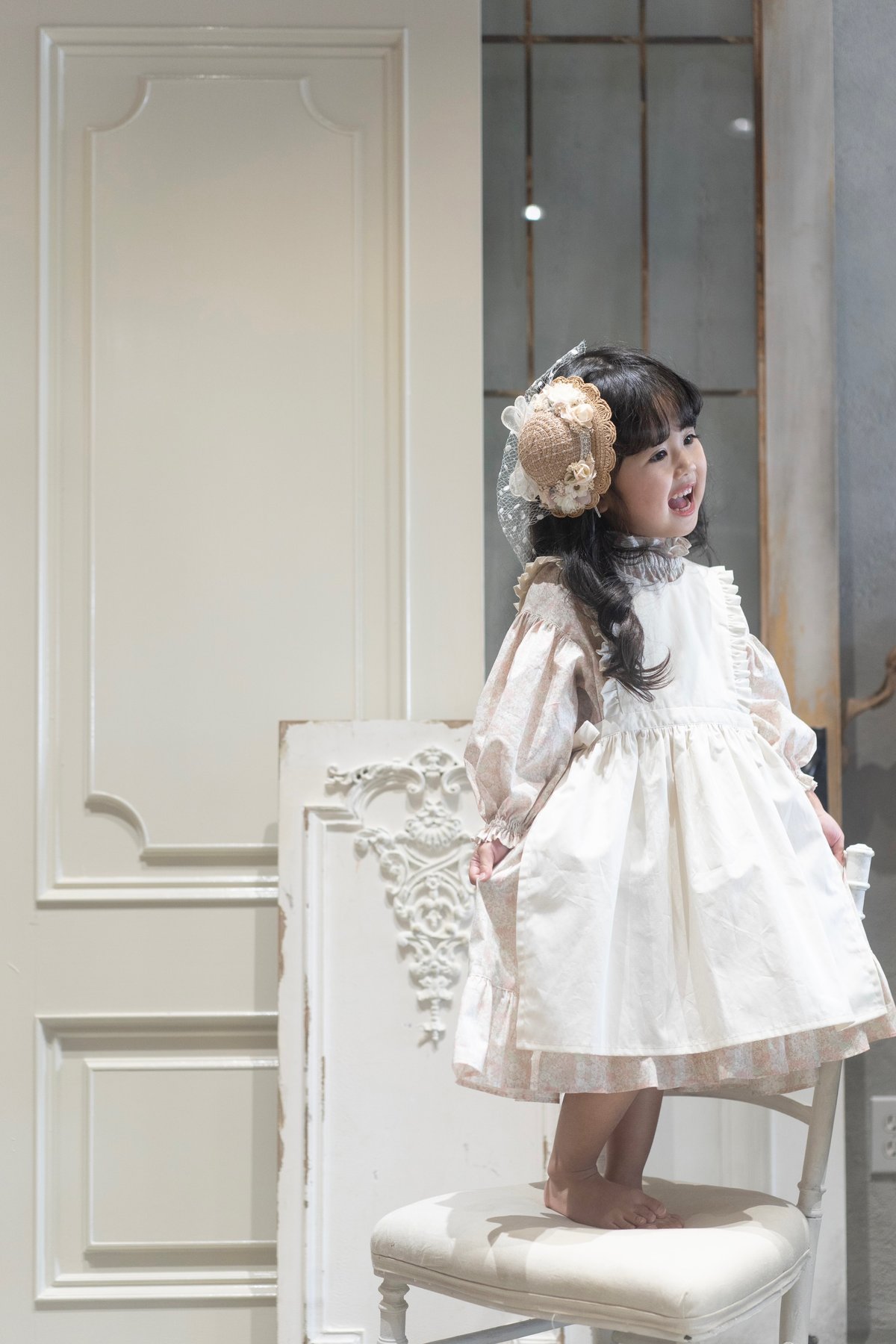 ローンタブリエエプロンドレス