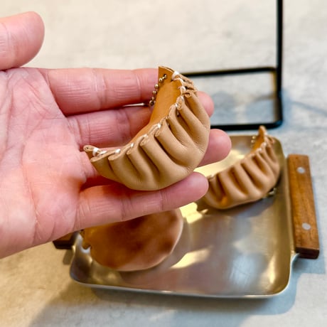 レザー餃子のキーホルダー