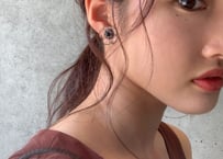 オニキスが輝くブラックワイヤーのクリアフラワーpierce/earring