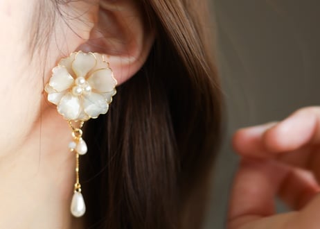 white flower×Perl pierce/earring