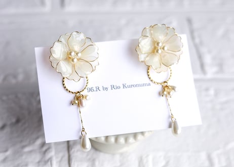 white flower×Perl pierce/earring