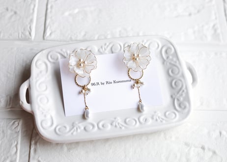 white flower×Perl pierce/earring