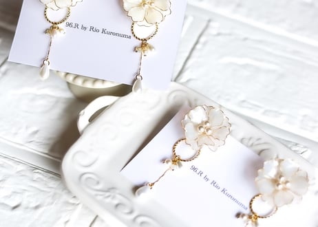 white flower×Perl pierce/earring