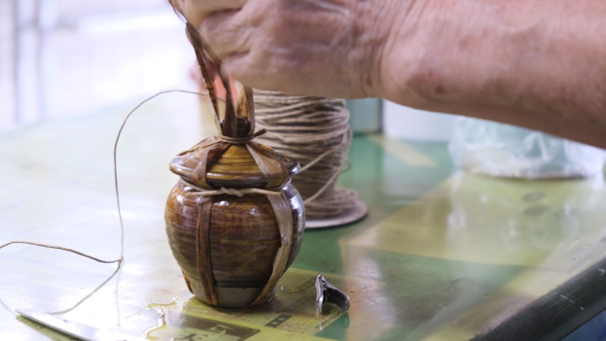 小鹿田焼壺入り、身うるか 100g | 株式会社魚福オンラインショップ
