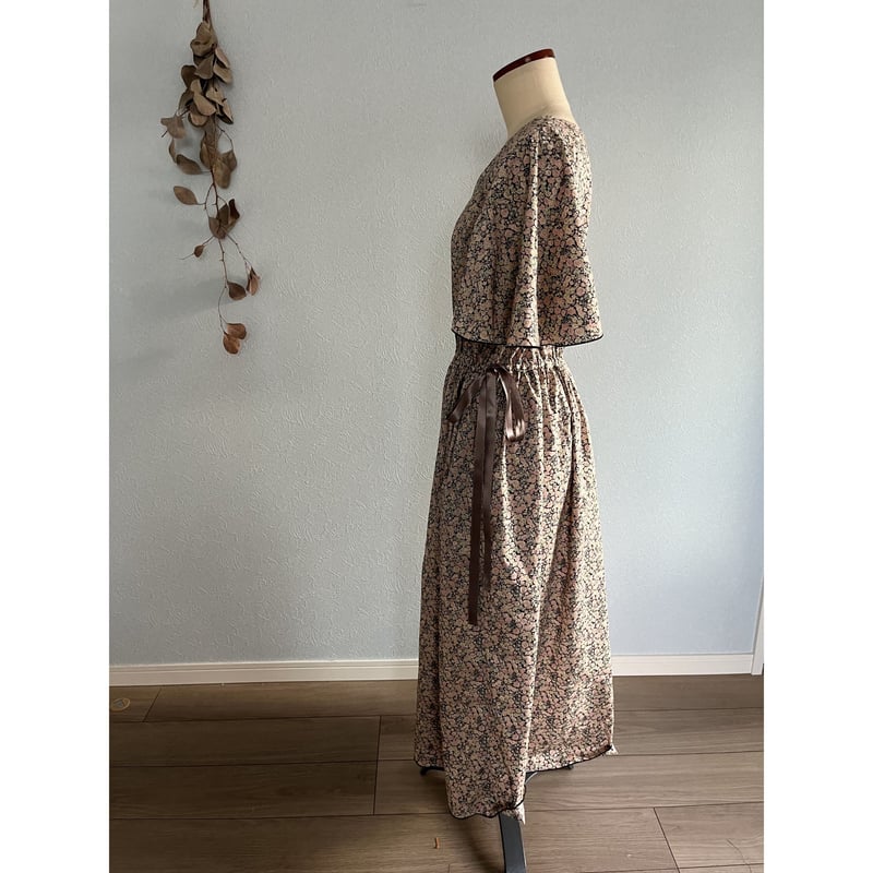 ハンドメイドリバティフレンチスリーブワンピース ハンドメイドリバティフレンチスリーブワンピース ハンドメイド