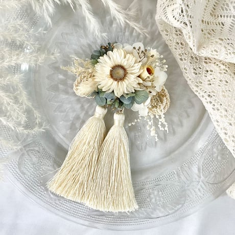 white double tassel × flower accessory 04