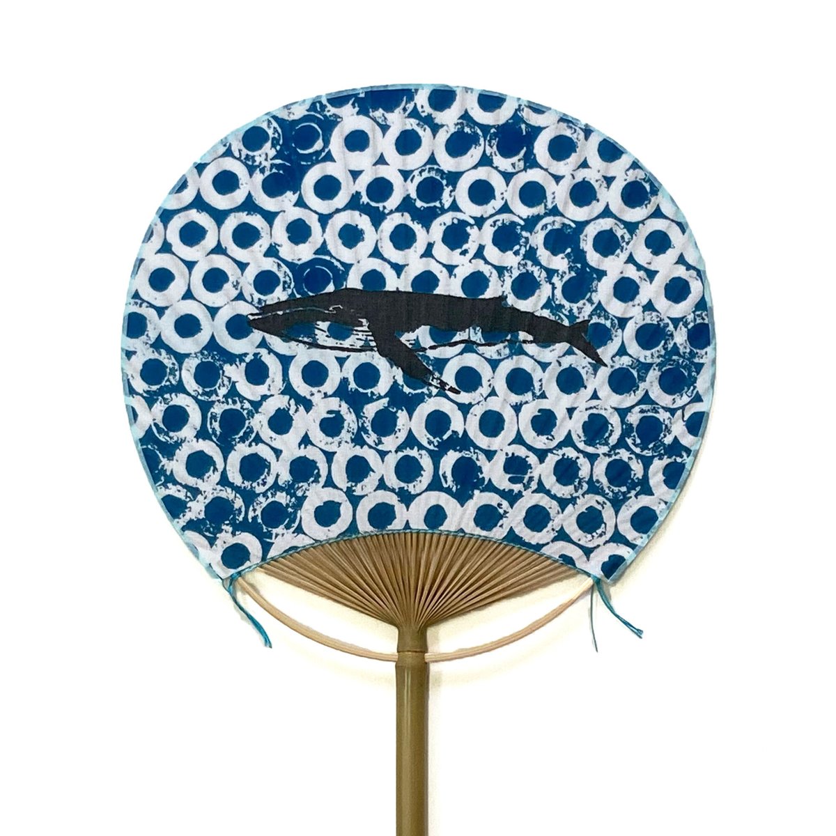 うちわ [クジラ] 青 / Round Fun -Blocks×Humpback whale-