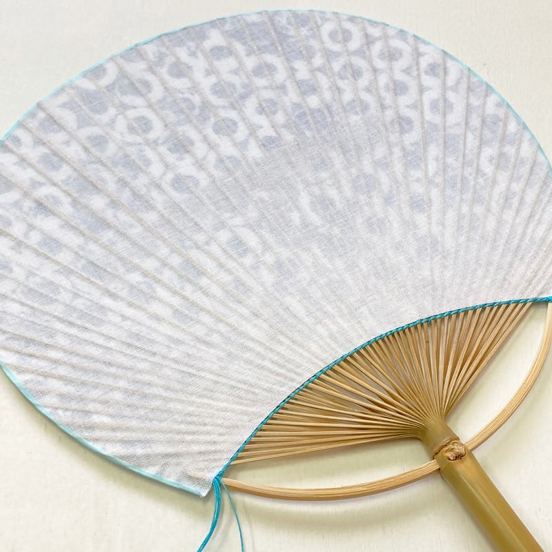 うちわ [クジラ] 青 / Round Fun -Blocks×Humpback whale-