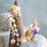三日月イヤリング　　芽吹きと真珠
