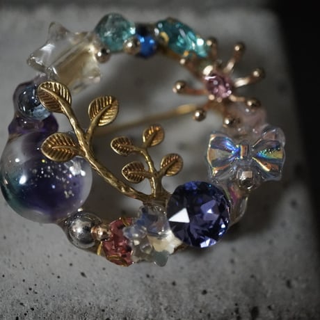 星屑ブローチ　紫幻想の金色小枝