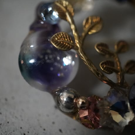 星屑ブローチ　紫幻想の金色小枝