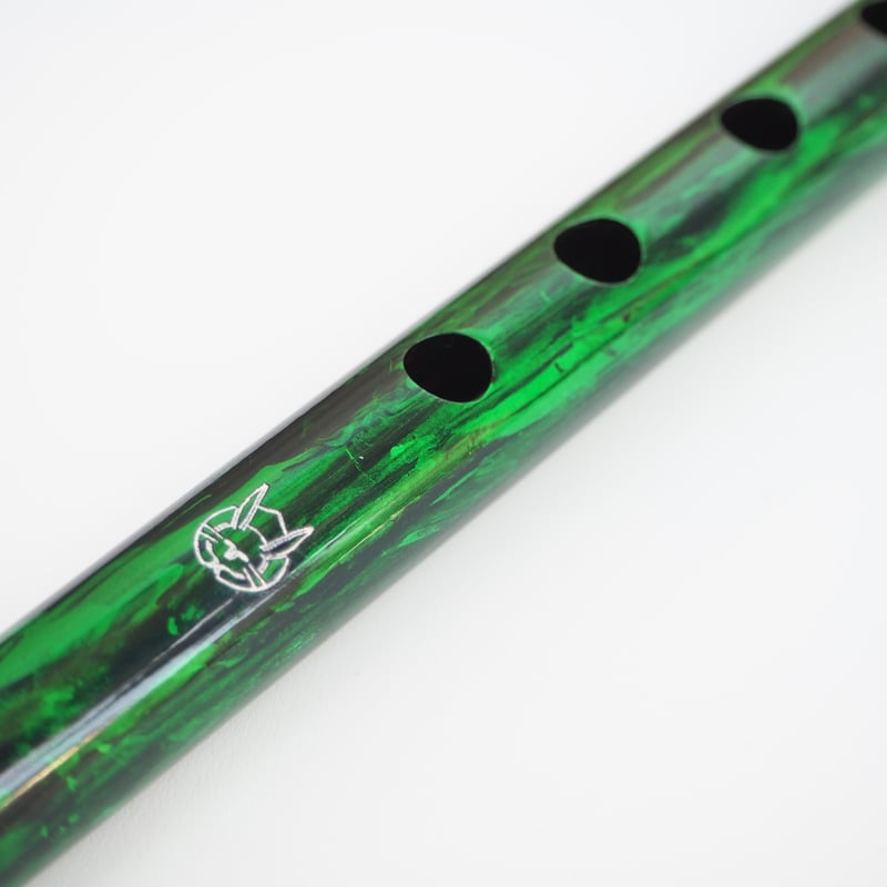 篠笛shiro ｢竹流｣ ドレミ調 七穴 緑色 | 篠笛 shiro