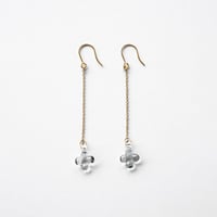 イイダ傘店　ピアス　アジサイ（グレー）
