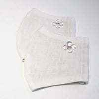 ガラスアクセサリーのついた手づくりマスク 白（糸：むらさき）