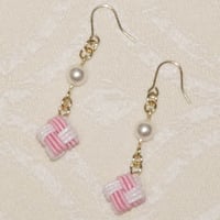 卒8-4　市松結びのピアス（ピンク）