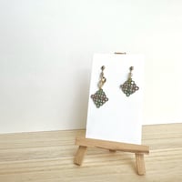 卒3-17　緑と茶色のイヤリング