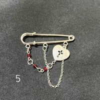 卒4-5　ハートブローチ