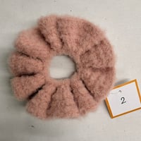 6-2　シュシュ（ペールピンク）