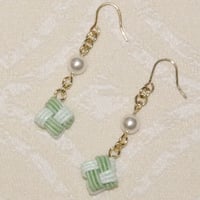 卒8-3　市松結びのピアス（緑）