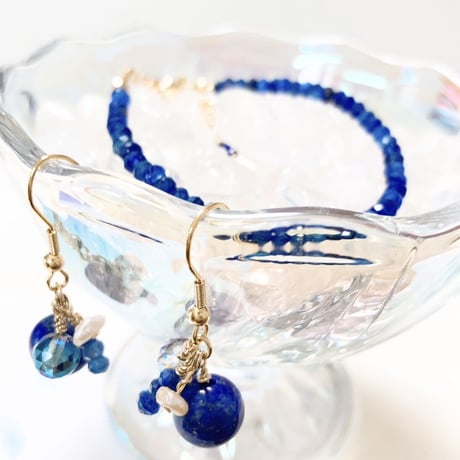 【ピアス】【完売】彼との愛を全力お守りジュエリー９月・ラピスラズリ・カイヤナイトピアス（イヤリング）💖