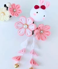 七五三髪飾り 3歳向け｜つまみ細工 夢菜-ゆな-＜うさぎ×桃錦＞｜ 愛らしさ引き立つふんわりカラー