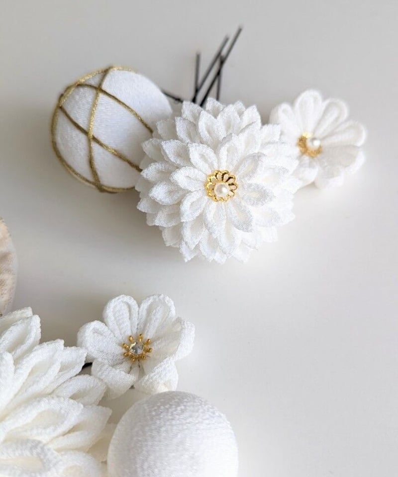 成人式・和婚 髪飾り ｜つまみ細工髪飾り くす玉＆インド刺繍＜白