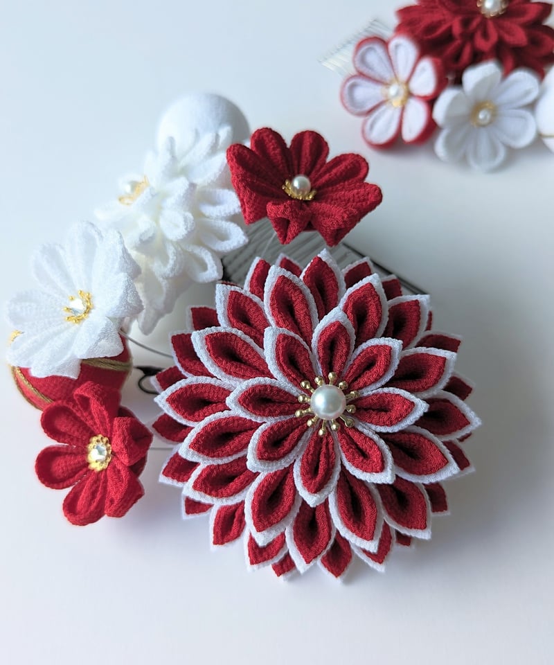 髪飾り　☆3928☆ en/プロフ必読様　つまみ細工　成人式　卒業式 成人式・卒業式 髪飾り ｜つまみ細工 紅 -くれない-＜深紅×白