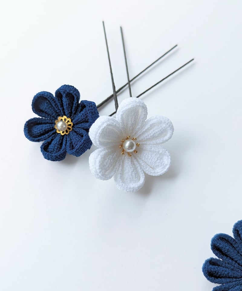 白藍【しらあい】つまみ細工の髪飾り 白藍【しらあい】つまみ細工の髪飾り