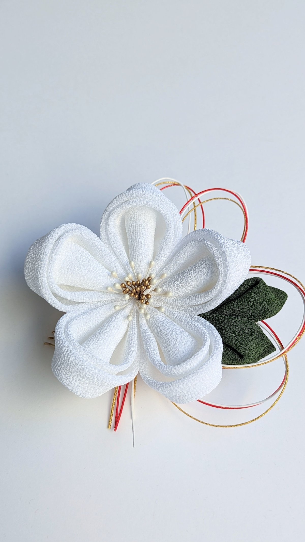 成人式・卒業式髪飾り｜つまみ細工 凛花 -りんか-＜白＞ ｜大輪×水引で