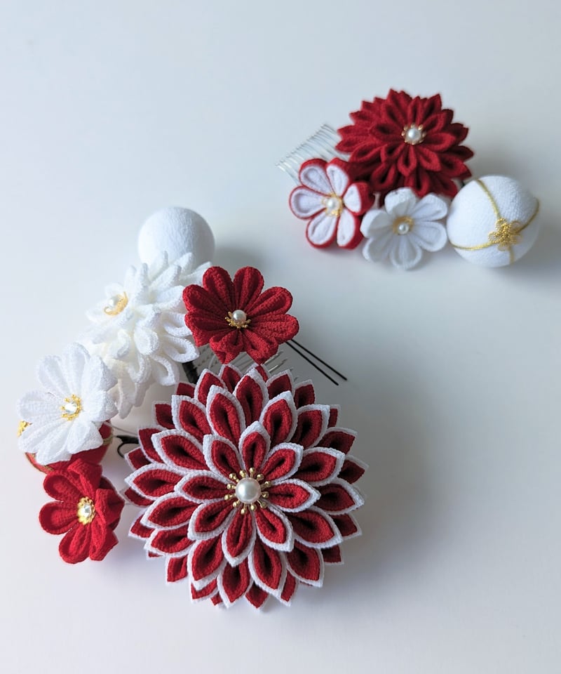 美品◇つまみ細工◇卒業式◇成人式◇前撮り◇髪飾り◇紫◇赤 成人式・卒業式 髪飾り ｜つまみ細工 紅 -くれない-＜深紅×白
