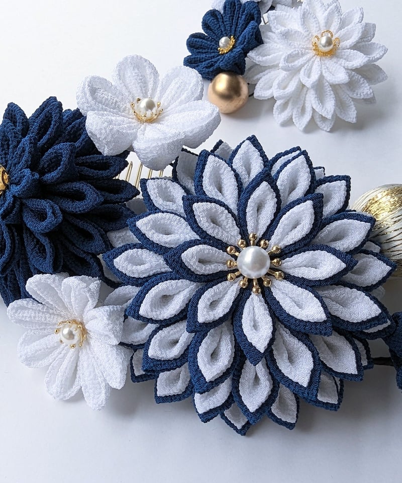 白藍【しらあい】つまみ細工の髪飾り 白藍【しらあい】つまみ細工の髪飾り