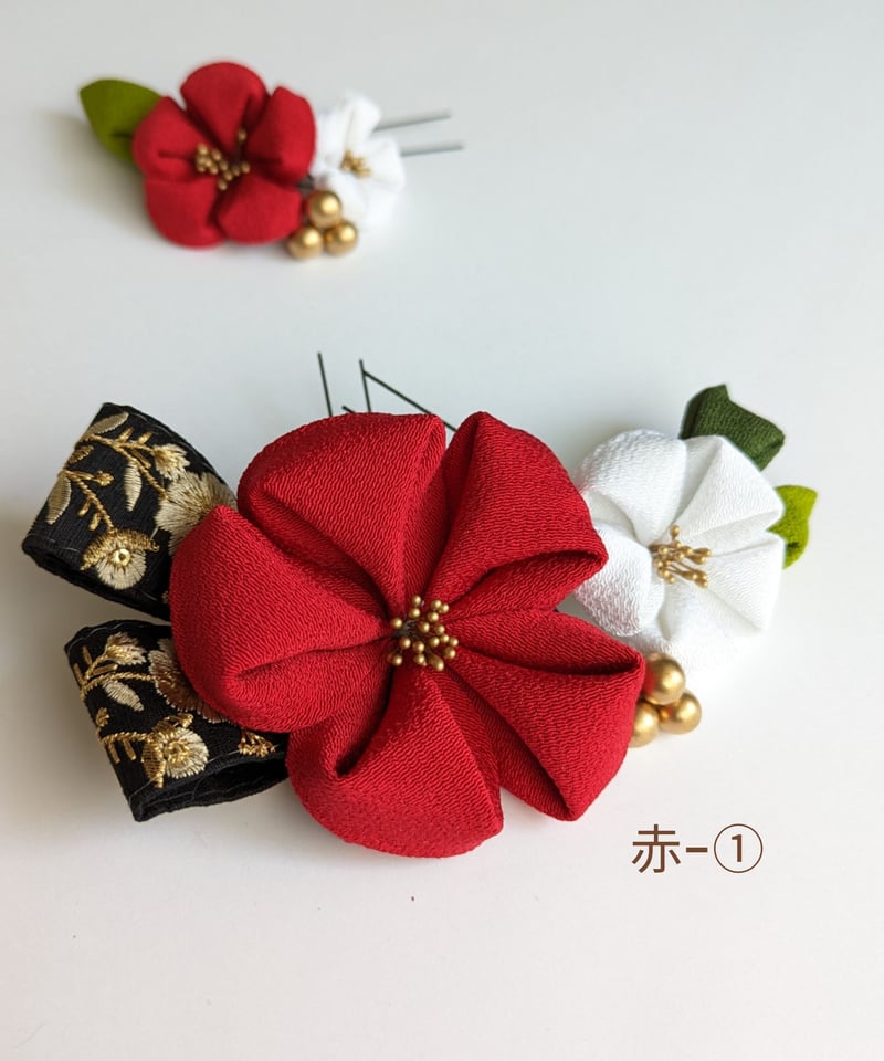 京焼　香炉　金彩の装飾　金粉椿 鮮やかな赤椿と煌めく刺繍が彩る髪飾り|つまみ細工(椿・赤