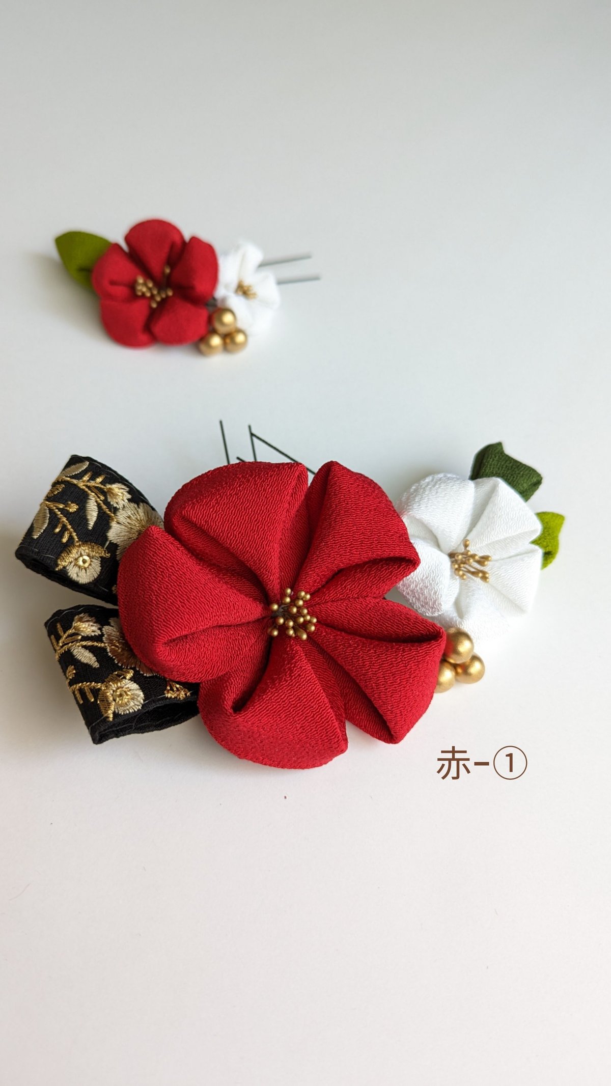 鮮やかな赤椿と煌めく刺繍が彩る髪飾り|つまみ細工(椿・赤)&インド刺繍
