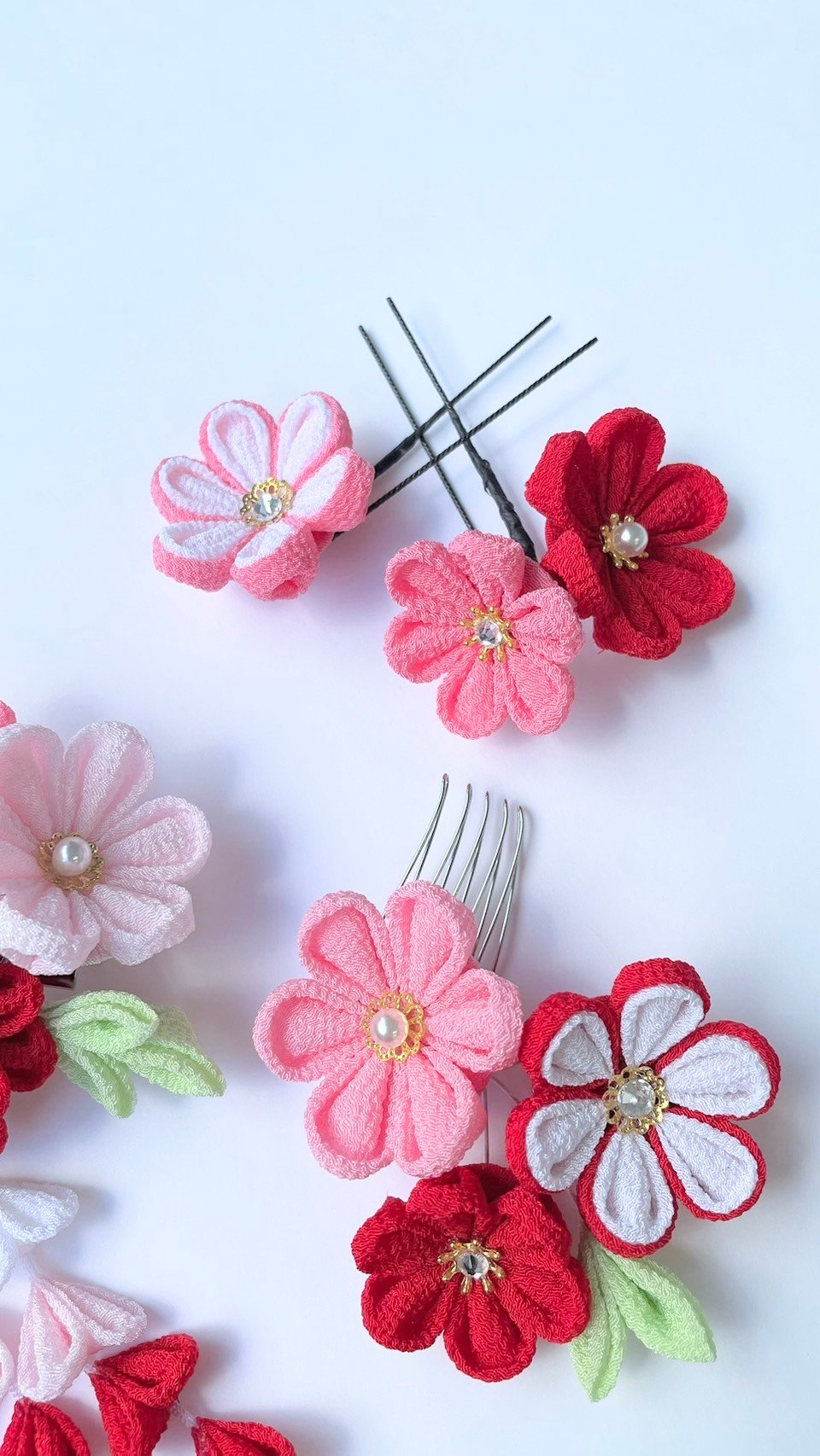 七五三 髪飾り｜つまみ細工 彩羽-いろは-＜赤＞｜晴れの日に映える