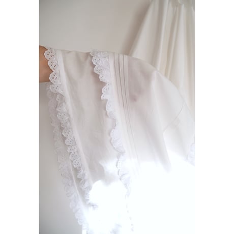 chantilly dress / white