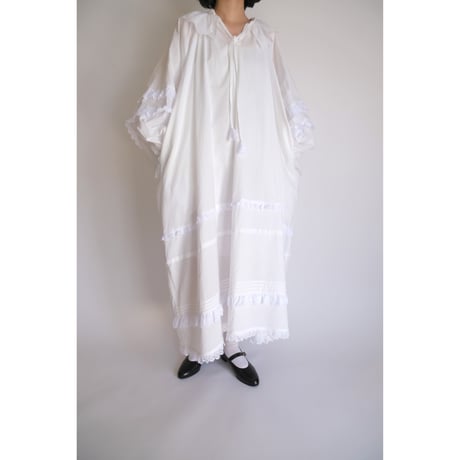 chantilly dress / white