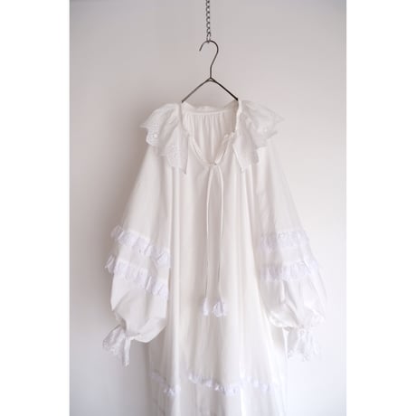 chantilly dress / white