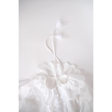 chantilly / white