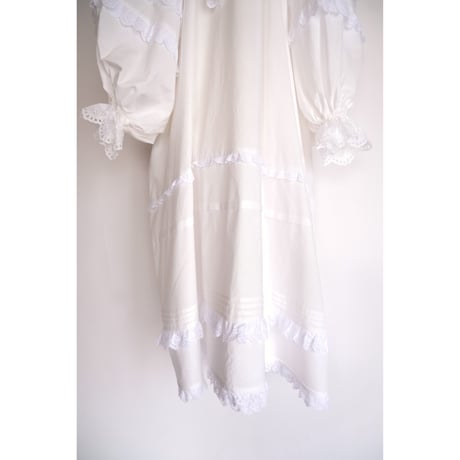 chantilly dress / white