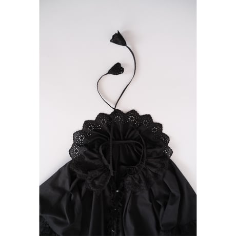 chantilly / black