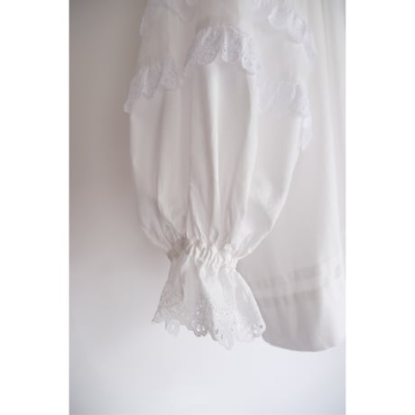 chantilly / white