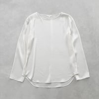【ミモレ別注色】ドローイング ナンバーズのサテンボートブラウス