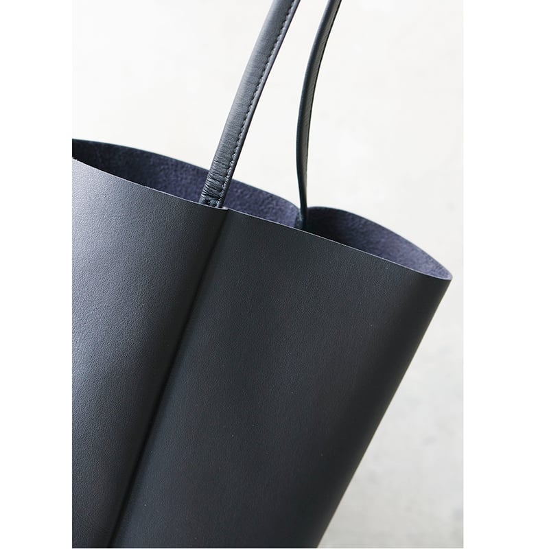 saramesi様 【ミモレ別注】SCUE スキュートートバッグ ブラック ミモレ別注】SCUEトートバッグ【期間限定】 | mi-mollet STORE