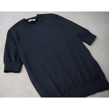 【ミモレ別注】スローン 半袖黒ニット【数量限定】