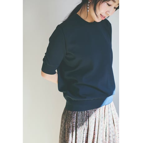【ミモレ別注】スローン 半袖黒ニット【数量限定】