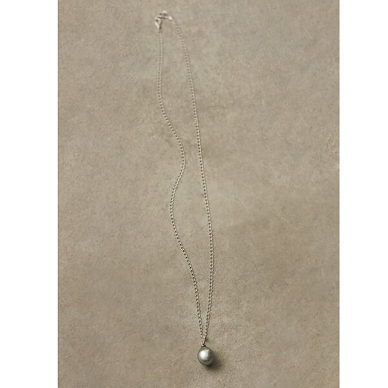 ミモレ別注・ボン マジック黒蝶バロックパール一粒ネックレス | mi